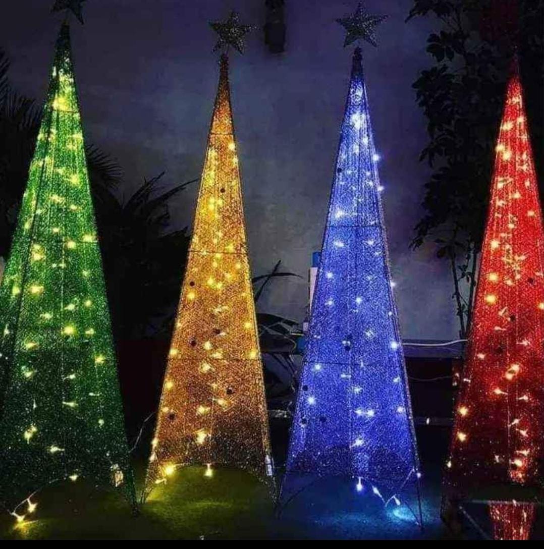 ÁRBOL PIRÁMIDE-3 LADOS-INCLUYE 1 ESTRELLA-LUCES LED-1METRO con 80 CM